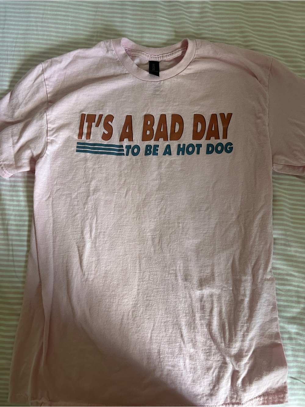 Graphic Tee "It's a Bad Day to Be a Hot Dog" - Pink